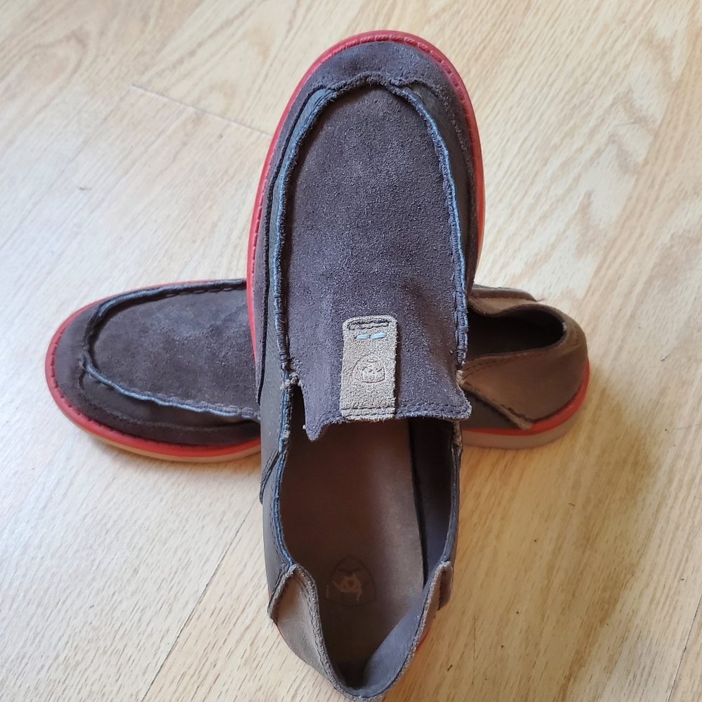 Ariat Slip on Loafer Girls Size 4.